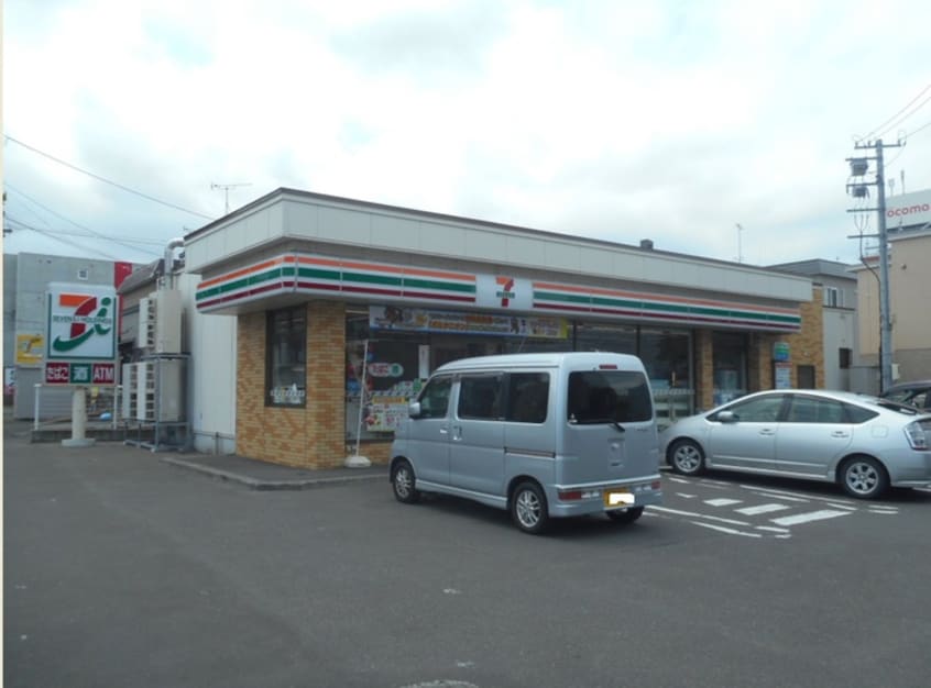 セブンイレブン(コンビニ)まで550m ラグランジュ東札幌