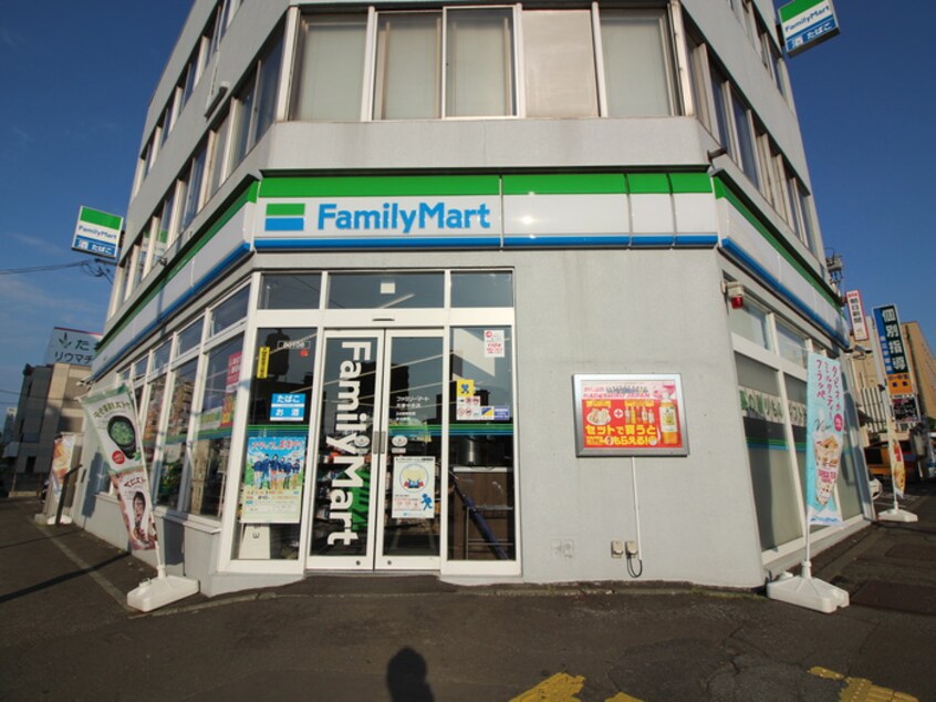 ファミリーマート(コンビニ)まで360m パルテ－ル