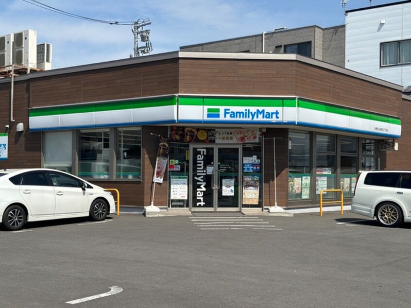 ファミリーマート(コンビニ)まで1500m フラットＹＵ
