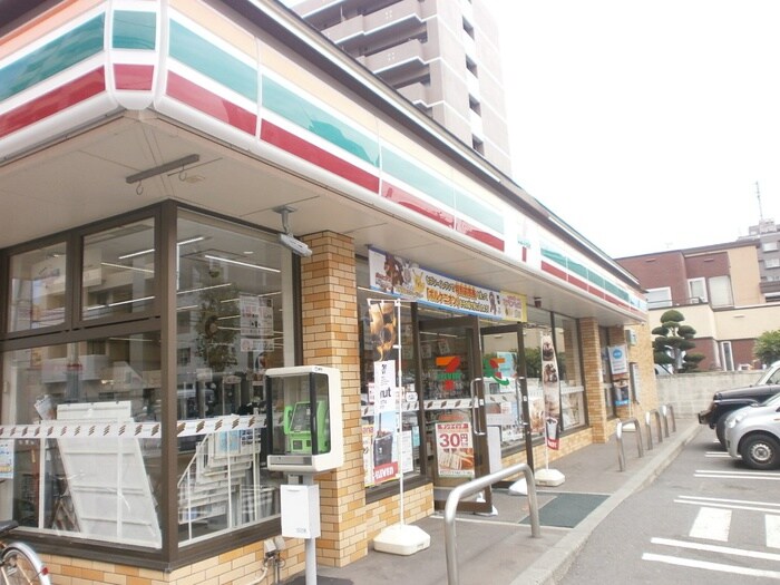 セブン-イレブン 札幌中央南１１条店(コンビニ)まで400m Luxe山鼻