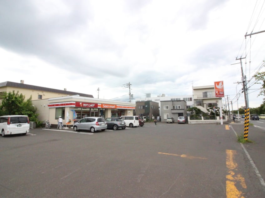 セイコーマート(コンビニ)まで930m Ｗｅｓｔ　ｖｉｌｌｅｔｔａ