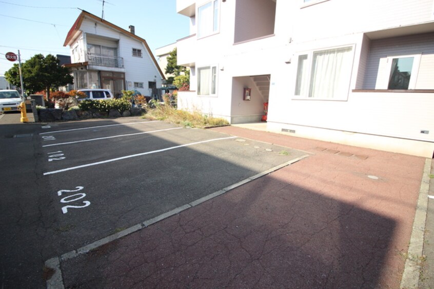 駐車場 プラド－ル平和