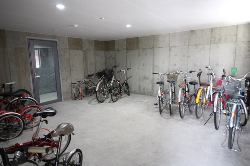 駐輪場 リュクス円山公園