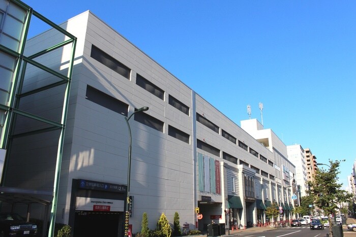 マルヤマクラス(デパート)まで550m リュクス円山公園