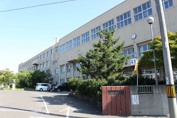 札幌市立富丘小学校(小学校)まで750m ファミール富丘