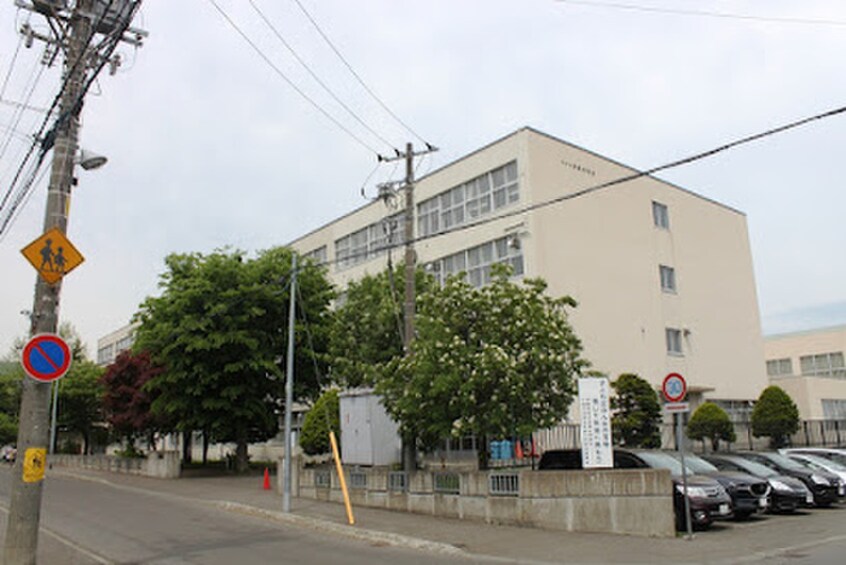 札幌市立発寒中学校(中学校/中等教育学校)まで900m T‘Z made 04