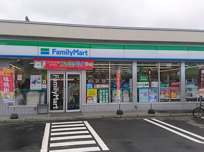 ファミリーマート(コンビニ)まで450m フォレストホワイトドーム前