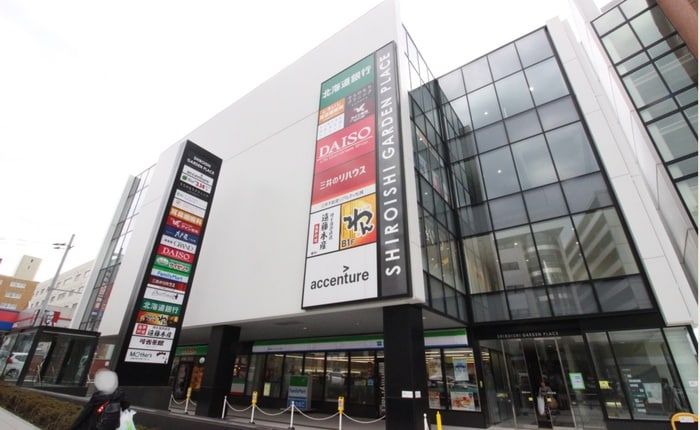 白石ガーデンプレイス(ショッピングセンター/アウトレットモール)まで800m ＳＨＯＷ　ＣＯＵＲＴ栄通