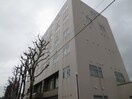 天使大学(大学/短大/専門学校)まで647m 上野ビル