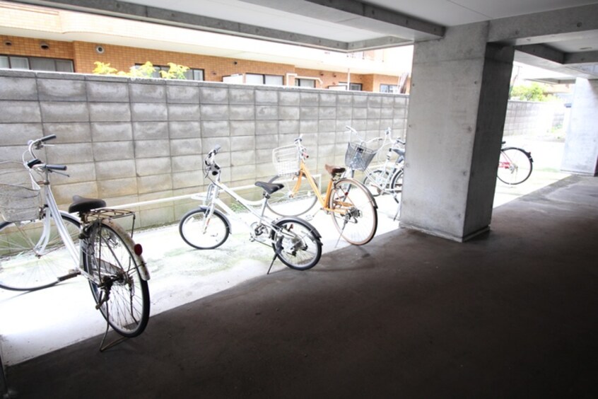 駐輪場 プロヴィデンス宮の森