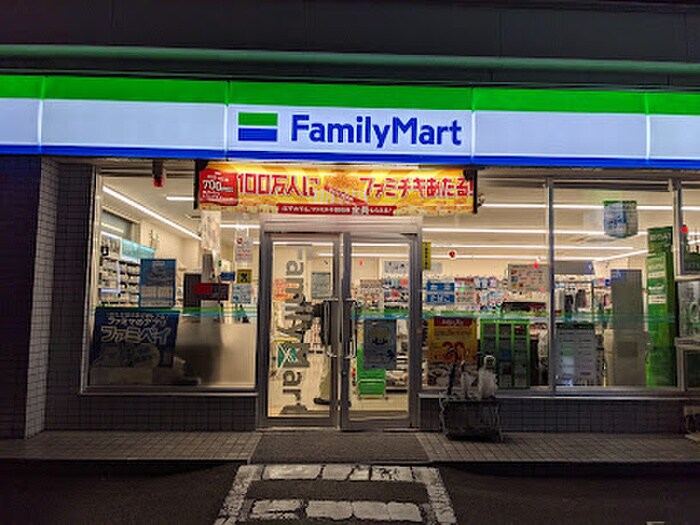 ファミリーマート 札幌北32条西4丁目店(コンビニ)まで300m Stellar Grow