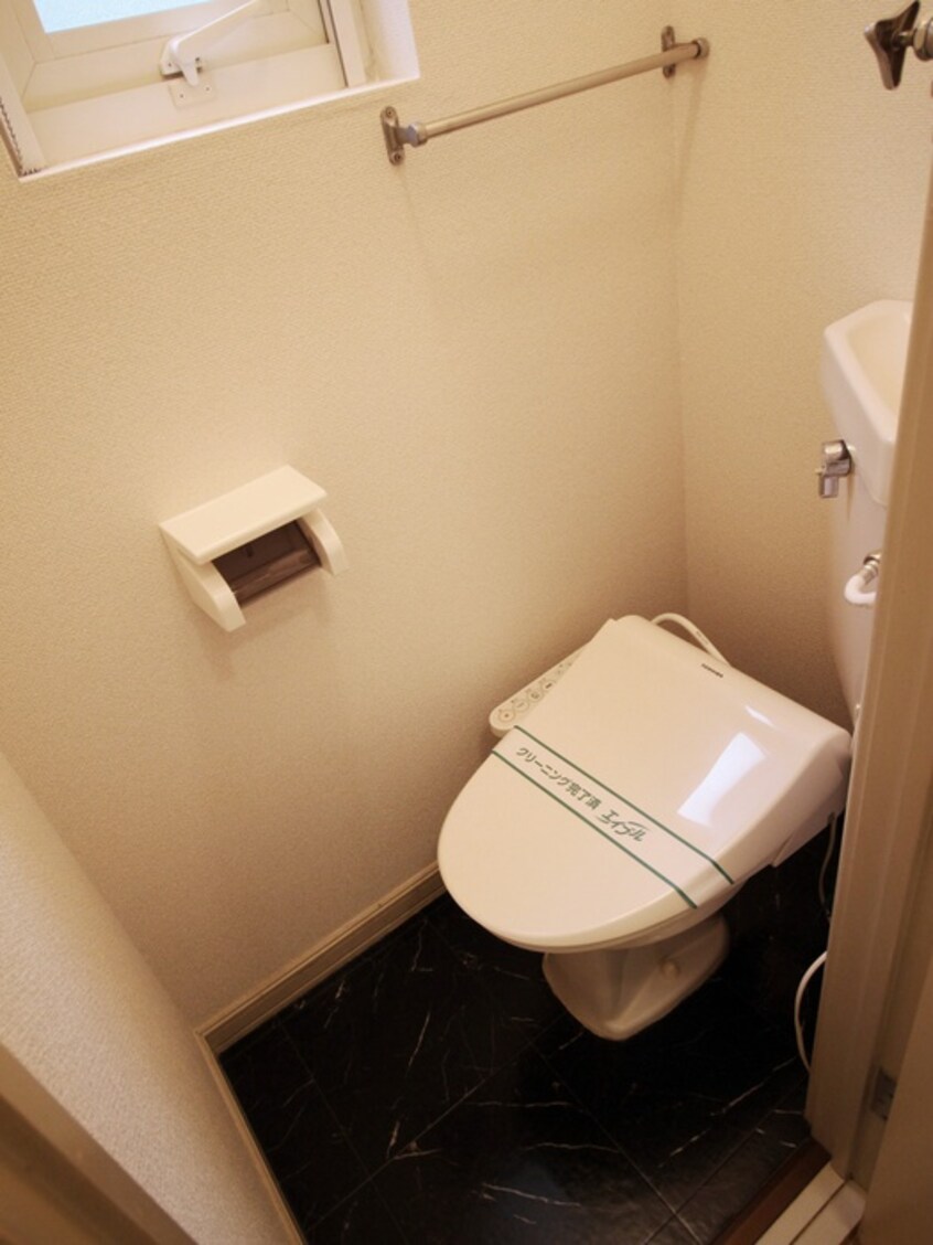 トイレ シェ－ンブルン３１８