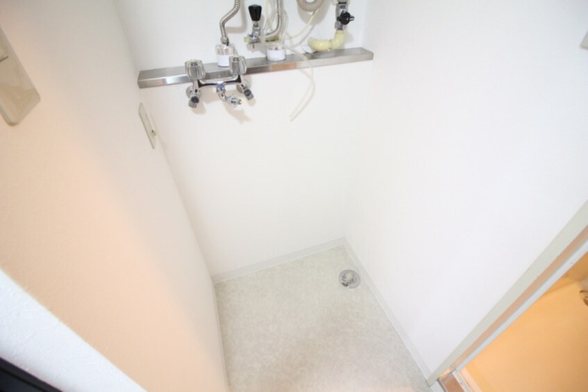 洗濯機置場 藤井ビル裏参道