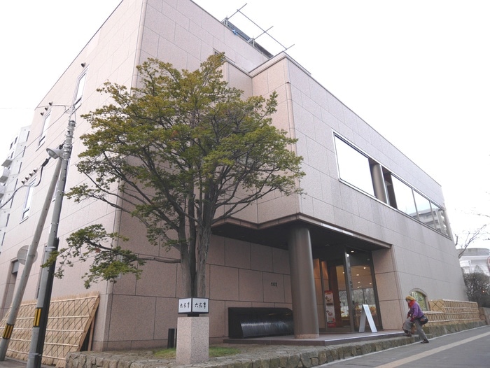 六花亭(その他飲食（ファミレスなど）)まで300m 藤井ビル裏参道