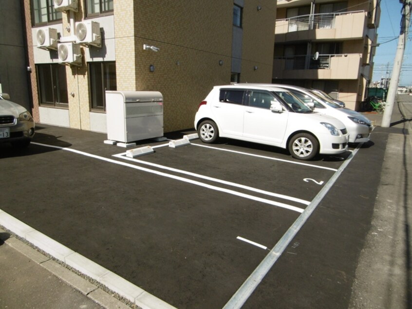 駐車場 KAMUY SAKAEMACHI