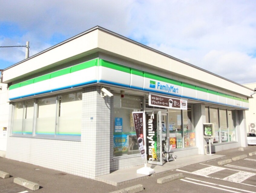 ファミリーマート(コンビニ)まで400m ポーザ宮の沢