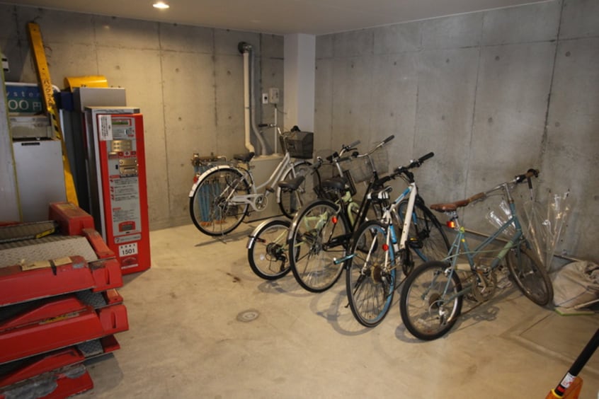 駐輪場 エスタヴィエ円山