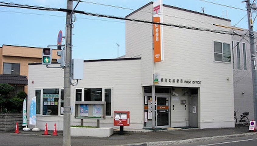 郵便局(郵便局)まで110m エスコ－ト東篠路