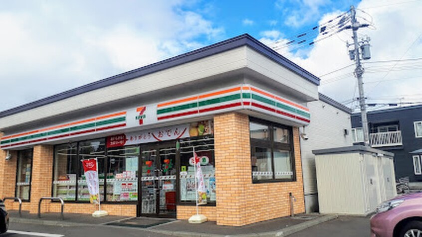 セブンイレブン(コンビニ)まで700m エスコ－ト東篠路