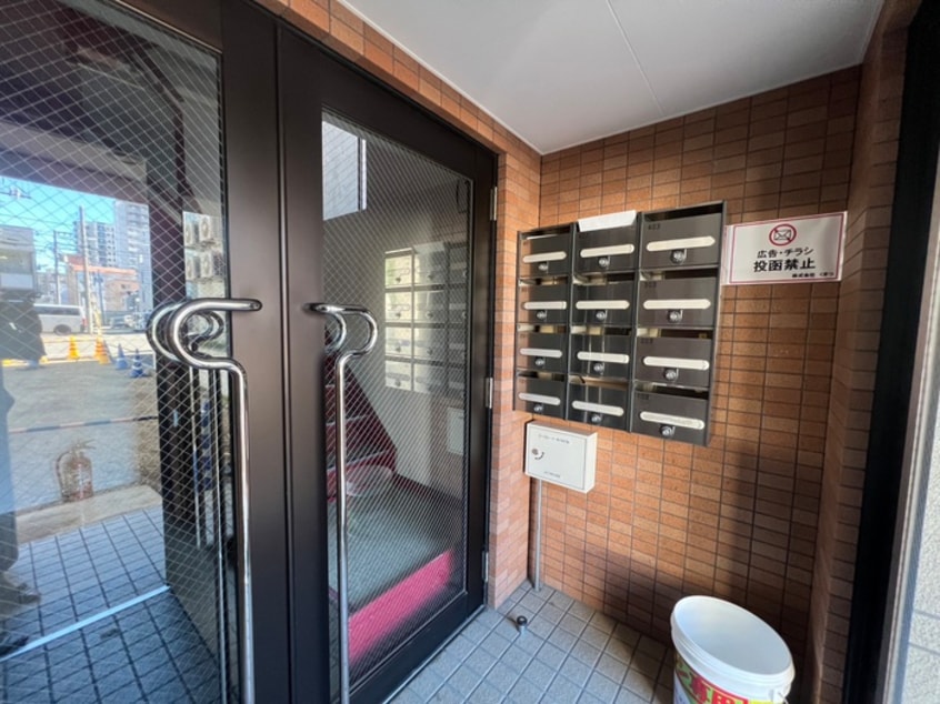 エントランス部分 ラガ－ハイム本郷通