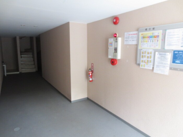 エントランス部分 カ－ネガット