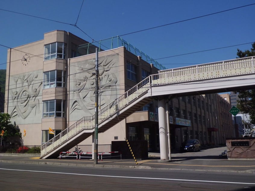 伏見小学校(小学校)まで210m ヒュ－マンハ－バ－札幌