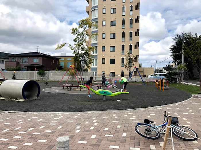 伏見もいわ山公園(公園)まで230m ヒュ－マンハ－バ－札幌