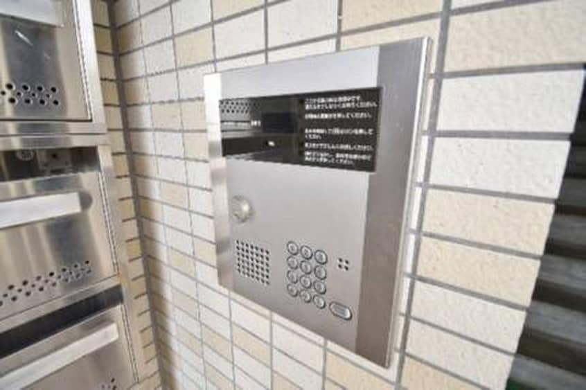 エントランス部分 カーサ・エムズ