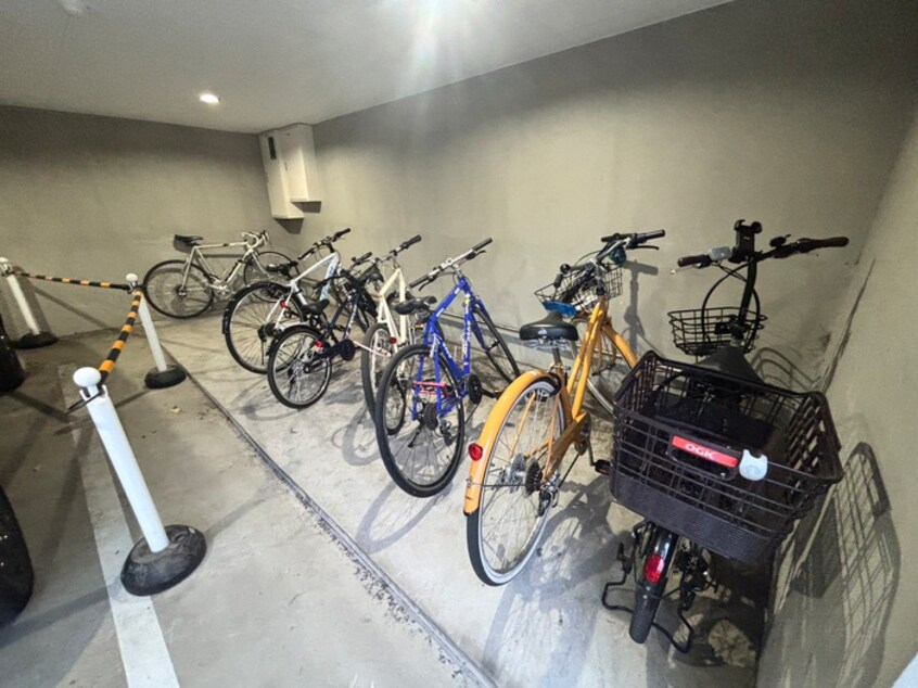 駐輪場 リリ円山北４