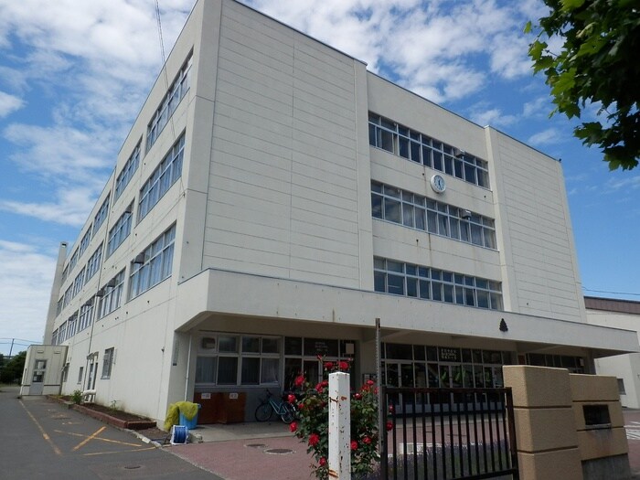 日章中学校(中学校/中等教育学校)まで458m タワ－マンション粕谷Ⅲ