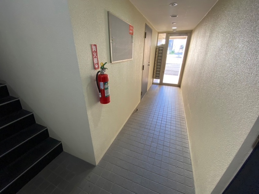 エントランス部分 ラフィ－ネ大通円山