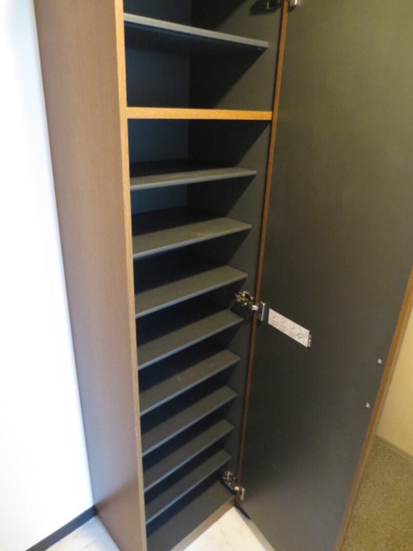 靴箱 ブランノワール東区役所