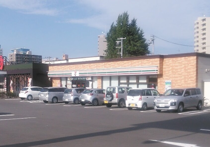 セブンイレブン　北8条東5丁目店(コンビニ)まで190m ブランノワール東区役所