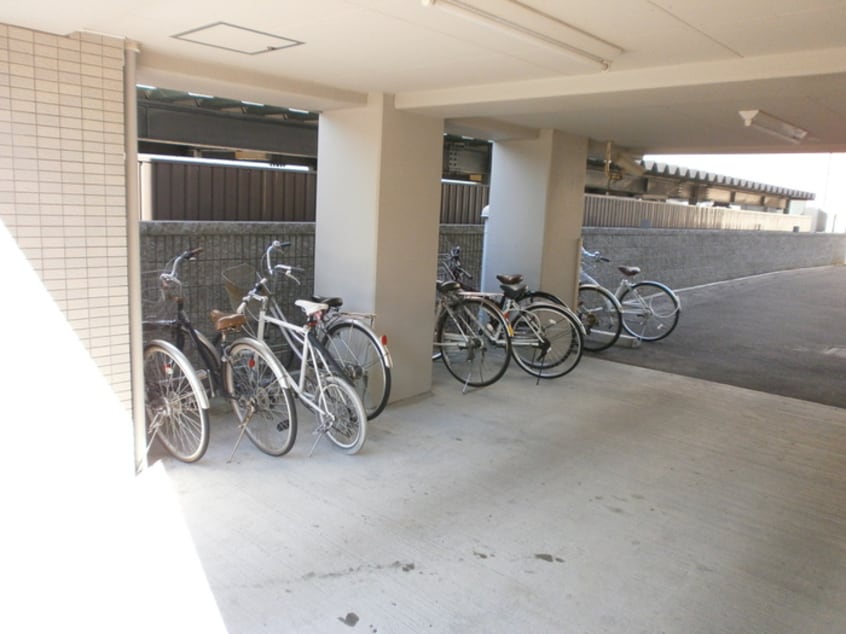 駐輪場 クラッセ知事公館前