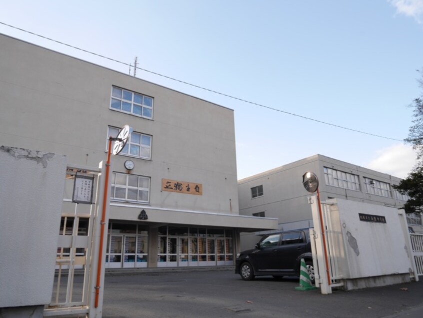 向陵中学校(中学校/中等教育学校)まで635m カーサフォレスト北円山