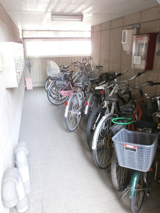 駐輪場 ラフォ－レ山鼻