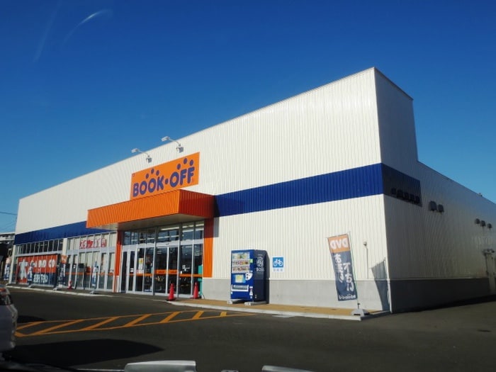BOOKOFF(本屋)まで600m ロージー月寒東