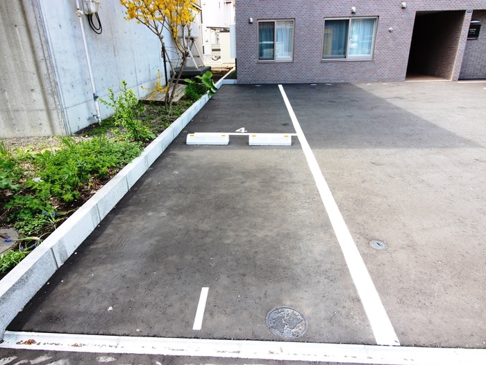 駐車場 クルタ八軒