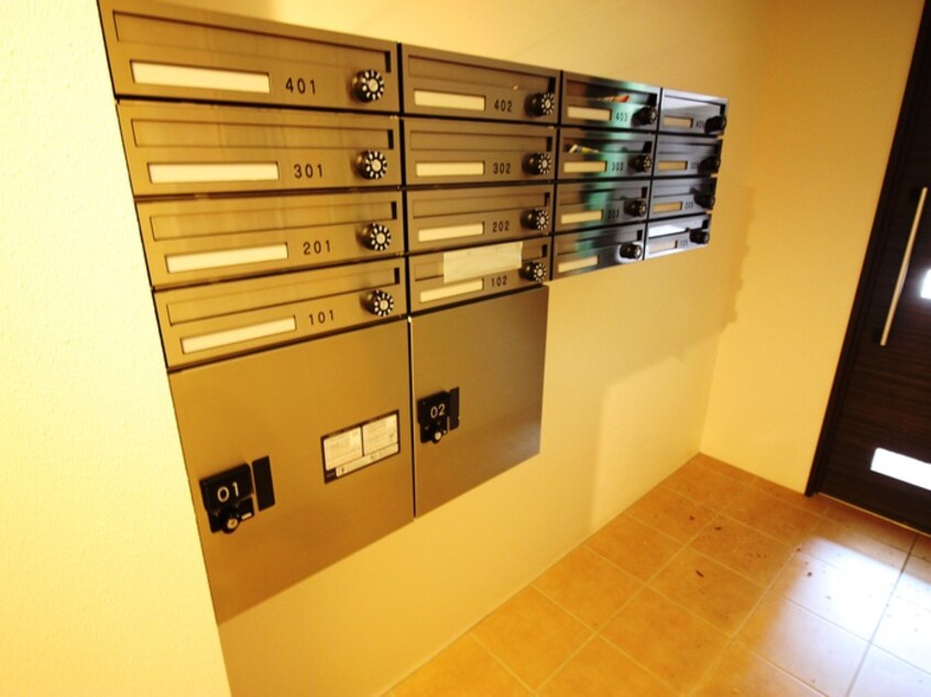 エントランス部分 クルタ八軒