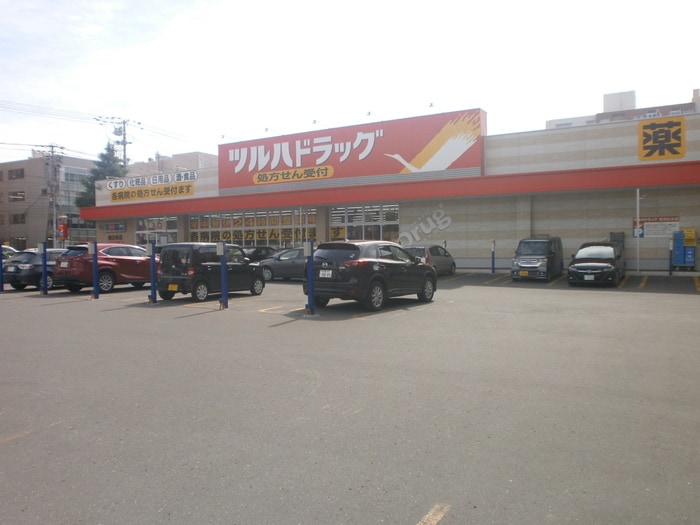 ツルハドラッグ(ドラッグストア)まで300m ＪＥＷＥＬ　ＴＯＷＥＲ