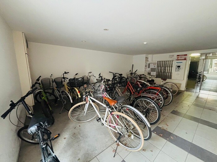 駐輪場 TreVenti美術館西