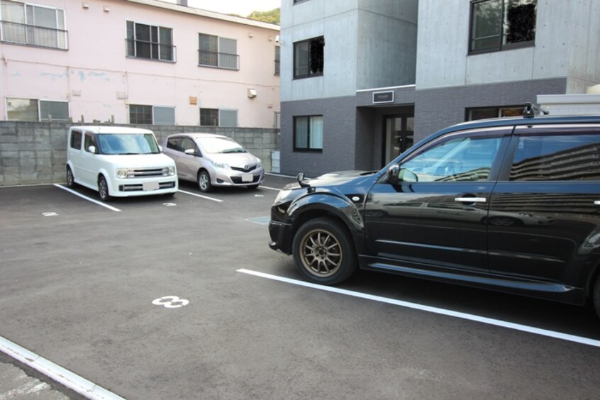 駐車場 レユシール山鼻南