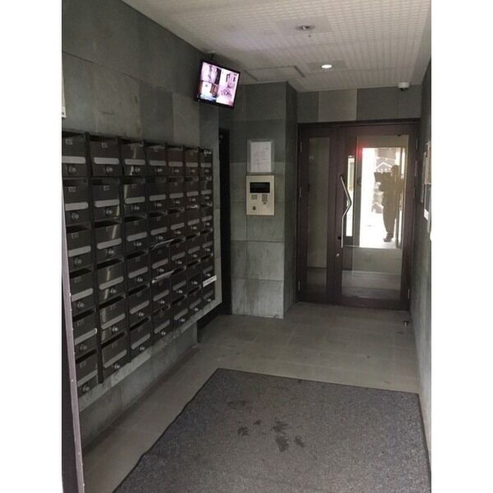 エントランス部分 セントポーリア八番館