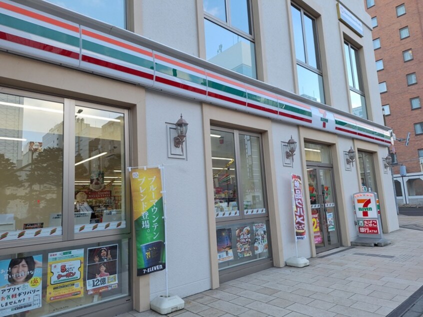 セブンイレブン(コンビニ)まで117m ルピナス