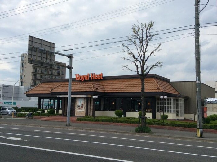 ロイヤルホスト(その他飲食（ファミレスなど）)まで450m ロジュマン北円山