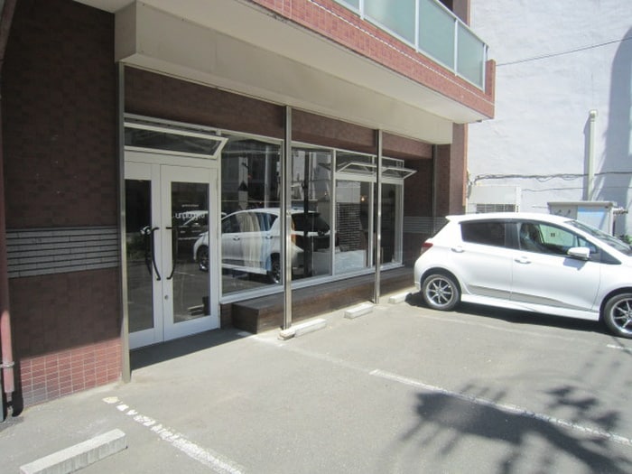 洋室(ディスカウントショップ)まで10m シティアヴェニュ－南３条