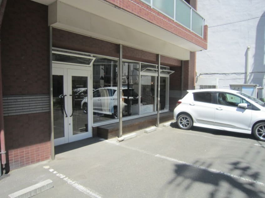 洋室(ディスカウントショップ)まで10m シティアヴェニュ－南３条