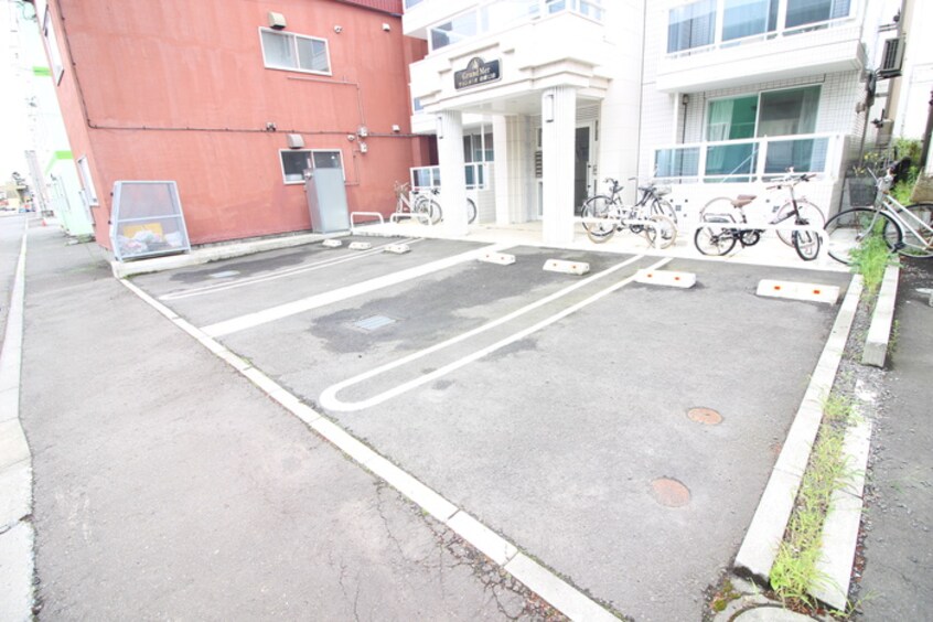 駐車場 グランメ－ル南郷１２南