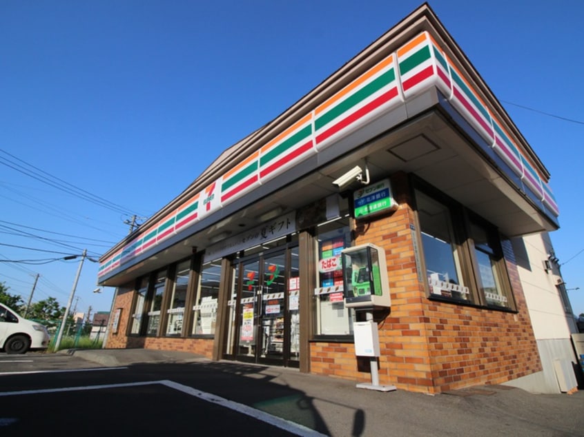 セブンイレブン(コンビニ)まで120m パ－クサイドヴィラ