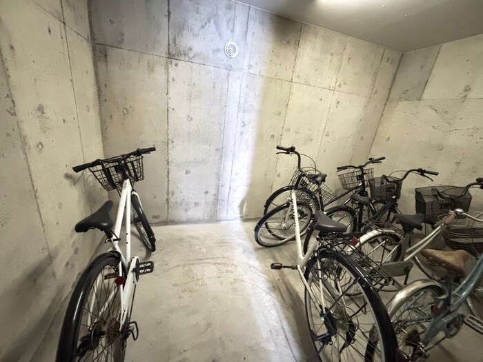 駐輪場 レラ円山